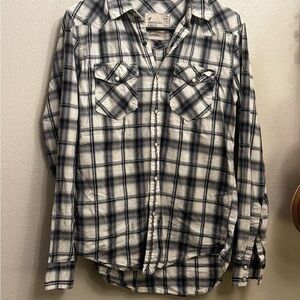 📿 American Eagle Outfitters Vintage Fit Black and White Plaid Button Down Shirt